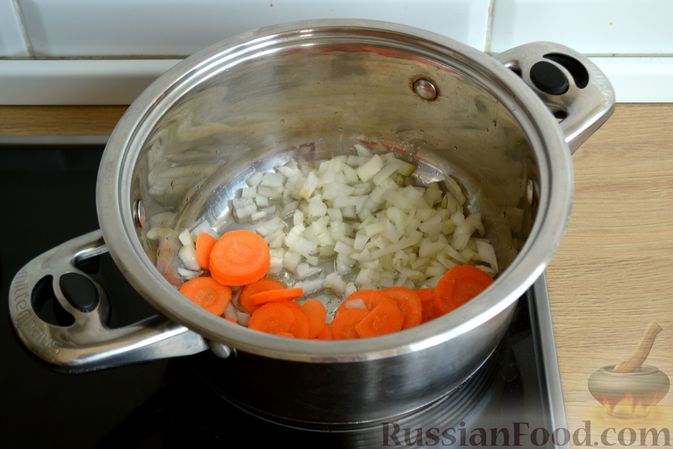 Фото приготовления рецепта: Суп с куриными фрикадельками и яично-лимонной заправкой - шаг №3