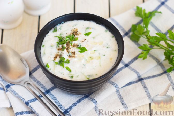 Фото к рецепту: Холодный суп "Таратор" с рисом