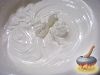 Фото к рецепту: Глазурь для украшения тортов, пирожного, куличей