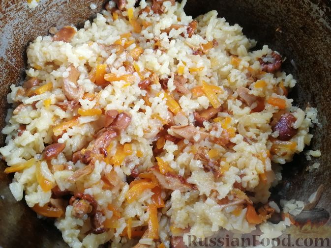 Фото приготовления рецепта: Слоёный салат с говядиной, картофелем, морковью и кукурузой - шаг №10