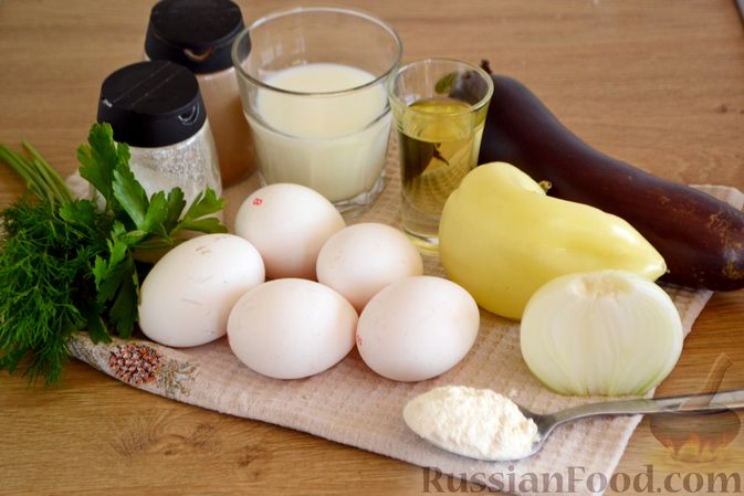Фото приготовления рецепта: Омлет с баклажанами и болгарским перцем - шаг №1