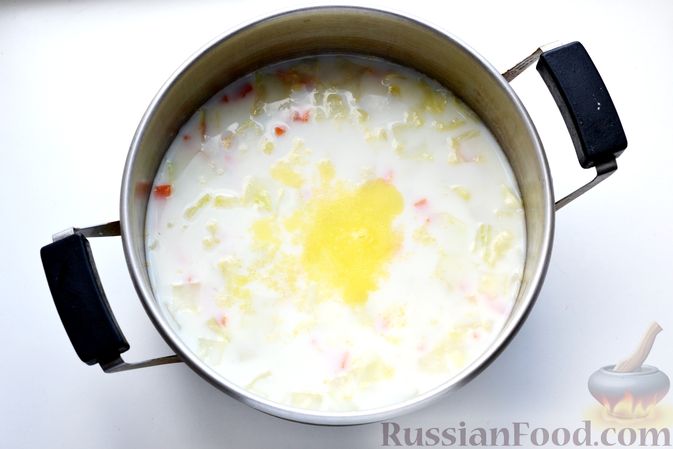 Фото приготовления рецепта: Молочный суп с овощами - шаг №6