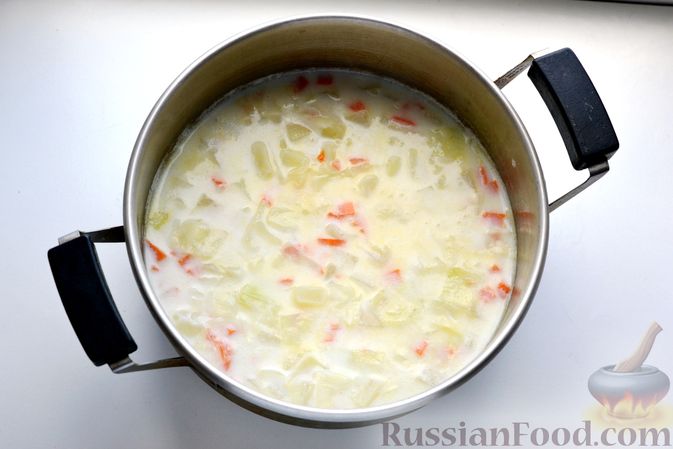 Фото приготовления рецепта: Молочный суп с овощами - шаг №8