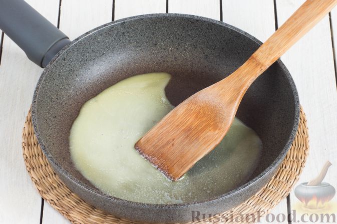Фото приготовления рецепта: Ячневая каша с карамелизированными грушами - шаг №7