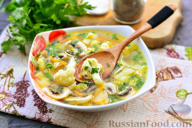 Фото к рецепту: Суп с цветной капустой и шампиньонами