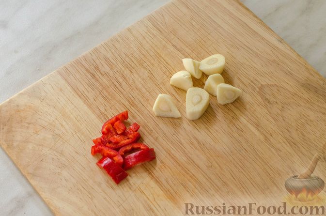 Фото приготовления рецепта: Холодный томатный суп с обжаренными баклажанами - шаг №6