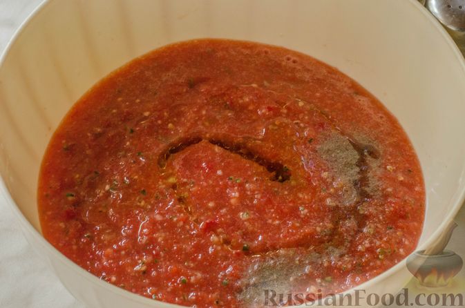 Фото приготовления рецепта: Холодный томатный суп с обжаренными баклажанами - шаг №9