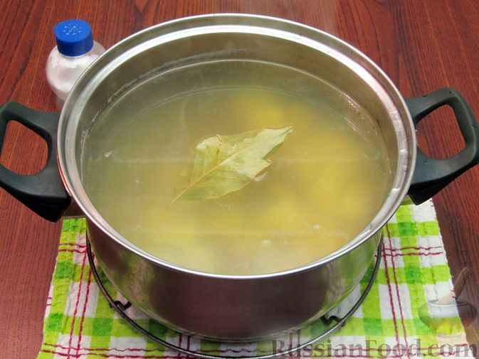 Фото приготовления рецепта: Куриный суп с гречкой - шаг №8