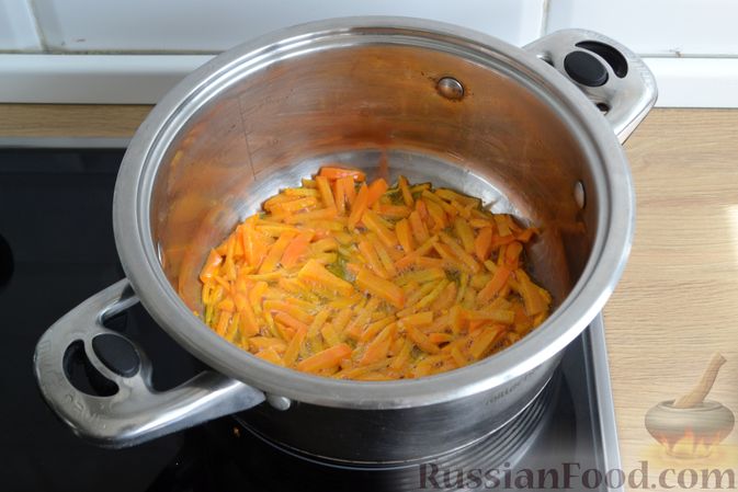 Фото приготовления рецепта: Овощной суп с чечевицей и цветной капустой - шаг №3