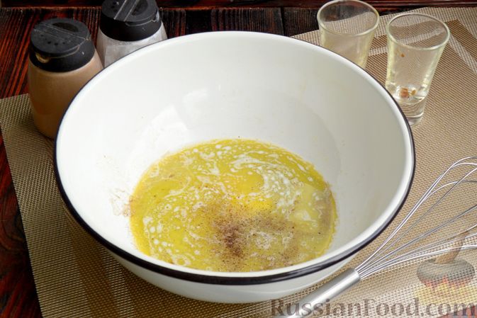 Фото приготовления рецепта: Курица, запечённая с корнишонами, оливками и каперсами - шаг №2