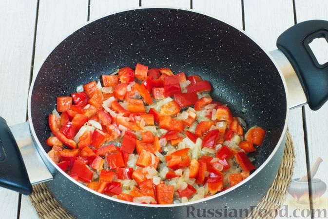 Фото приготовления рецепта: Салат из помидоров и огурцов (на зиму) - шаг №8