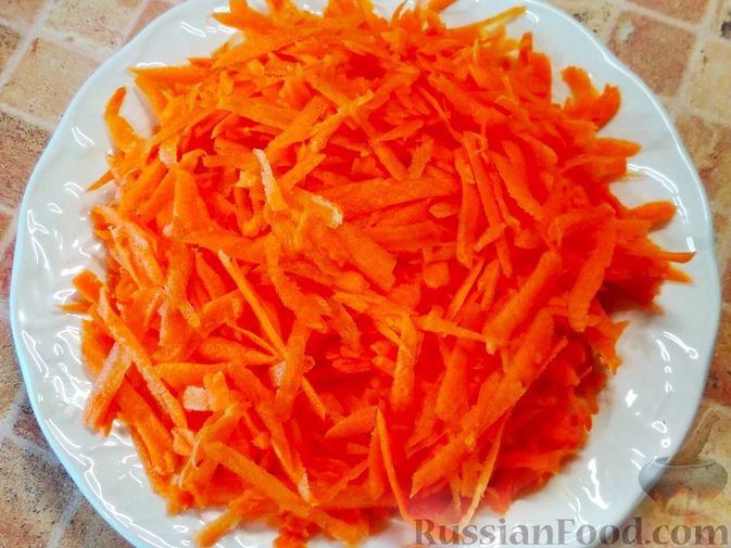 Фото приготовления рецепта: Салат из кабачков, моркови и помидоров - шаг №2