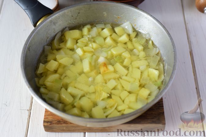 Фото приготовления рецепта: Крем-суп из свежих огурцов и картофеля - шаг №5