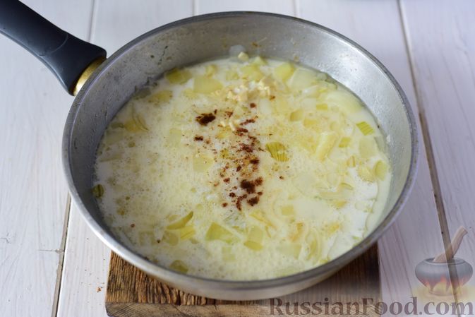 Фото приготовления рецепта: Крем-суп из свежих огурцов и картофеля - шаг №9