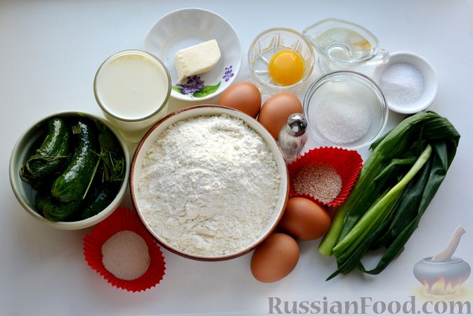 Фото приготовления рецепта: Дрожжевой пирог с малосольными огурцами и варёными яйцами - шаг №1