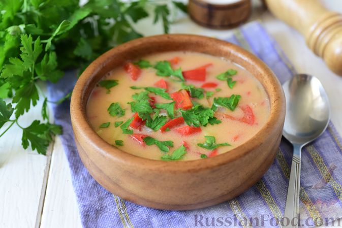 Фото приготовления рецепта: Картофельный суп с болгарским перцем и томатным соусом - шаг №13