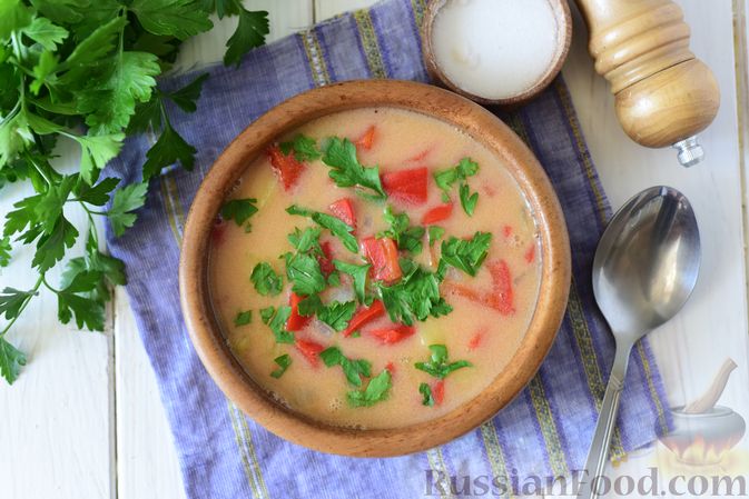 Фото приготовления рецепта: Картофельный суп с болгарским перцем и томатным соусом - шаг №14