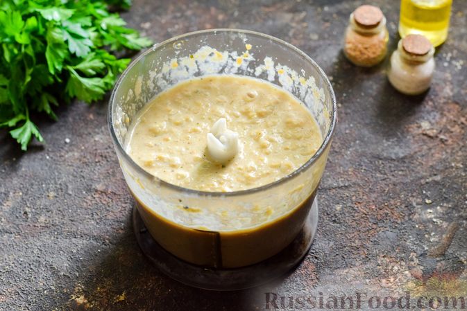 Фото приготовления рецепта: Холодный суп-пюре из нута с овощами, оливками, кунжутной пастой и фетой - шаг №7