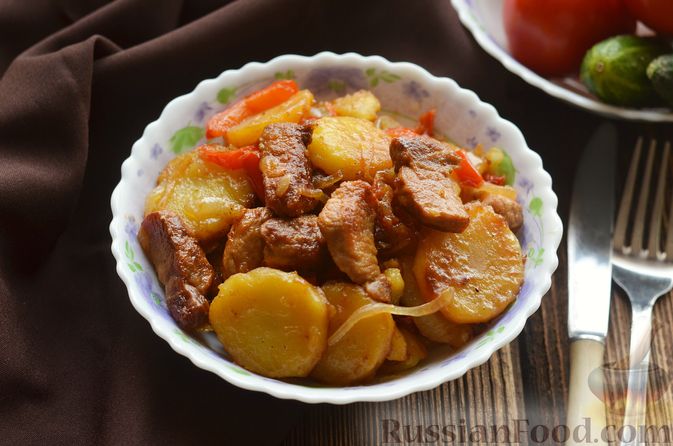 Фото к рецепту: Жаркое по-домашнему со свининой, картофелем и сладким перцем