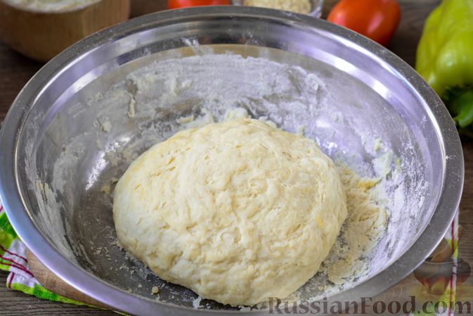 Фото приготовления рецепта: Пирожки из слоёного теста с овощной начинкой - шаг №5
