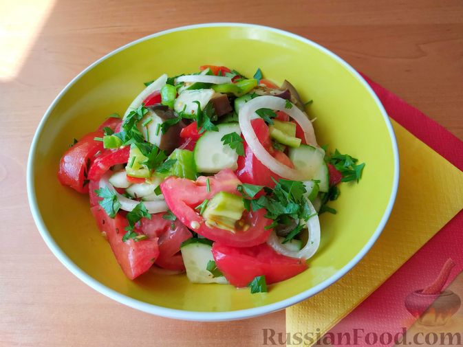 Фото приготовления рецепта: Овощной салат с баклажанами и пикантной заправкой «Шехерезада» - шаг №12