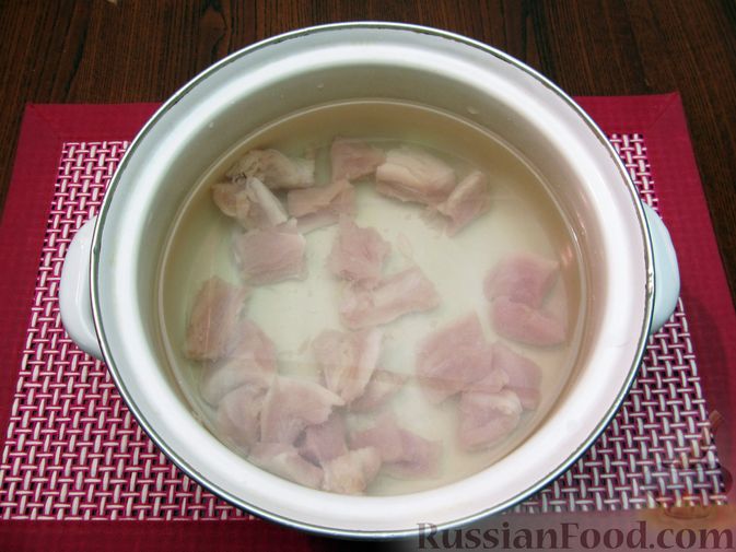 Фото приготовления рецепта: Куриный суп с кукурузой, макаронами и яичными блинчиками - шаг №3