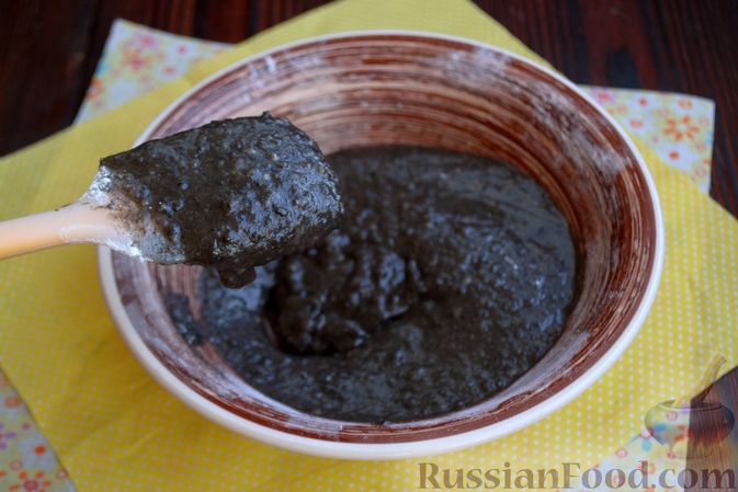 Фото приготовления рецепта: Шоколадно-кофейный кекс на молоке, с тахинной глазурью - шаг №14