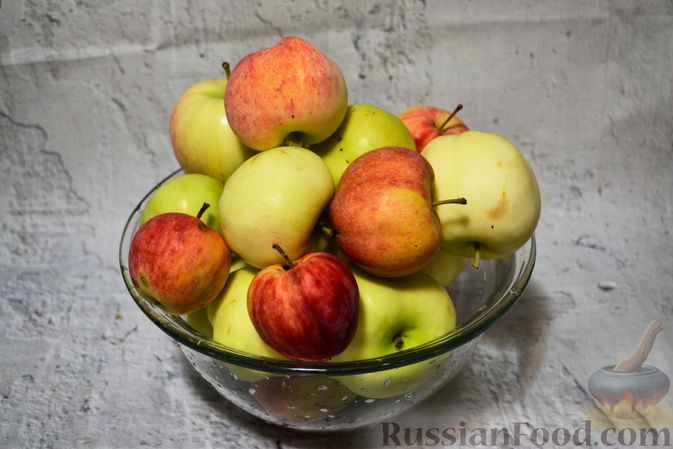 Фото приготовления рецепта: Яблочное повидло в духовке (на зиму) - шаг №2