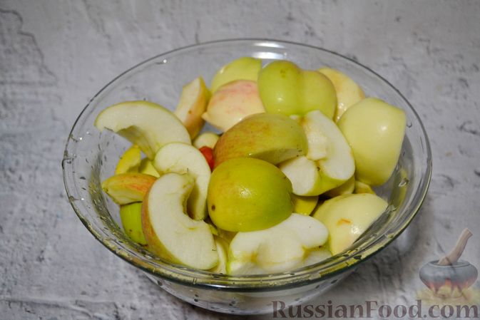 Фото приготовления рецепта: Яблочное повидло в духовке (на зиму) - шаг №3