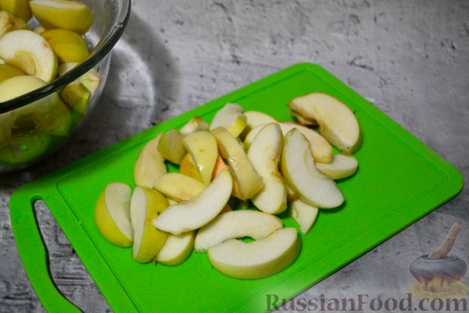 Фото приготовления рецепта: Яблочное повидло в духовке (на зиму) - шаг №4