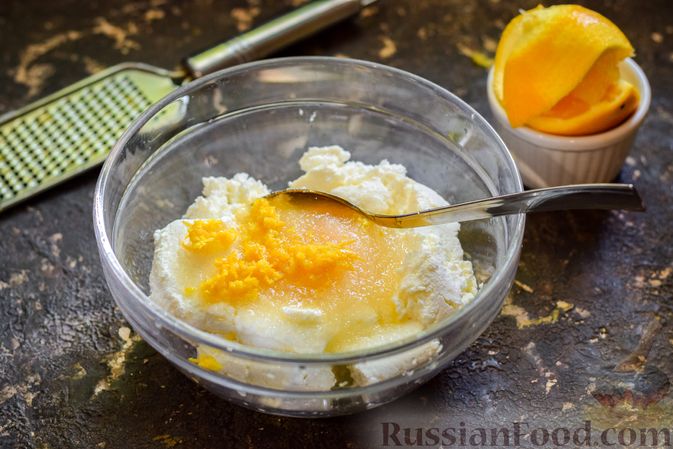 Фото приготовления рецепта: Ленивые вареники из творога с апельсином - шаг №6