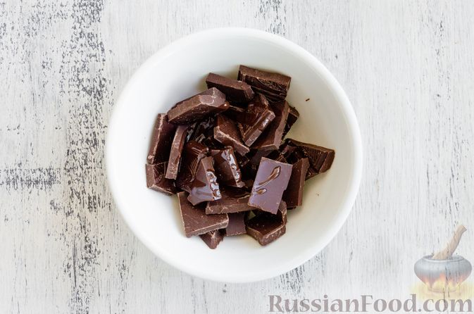 Фото приготовления рецепта: Виноград в шоколаде, с орехами - шаг №5