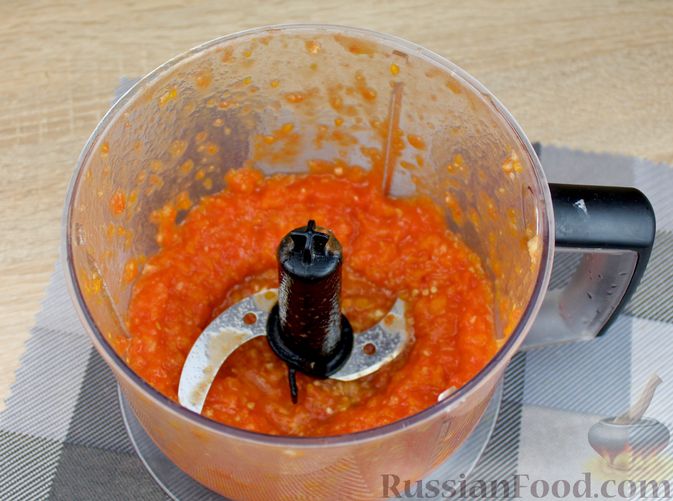 Фото приготовления рецепта: Гаспачо с томатным соком - шаг №4