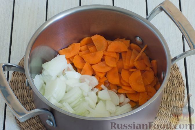Фото приготовления рецепта: Овощное рагу с  кабачками, сладким перцем, белокочанной и цветной капустой - шаг №2