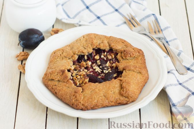 Фото к рецепту: Пшенично-ржаные галеты со сливами и грецкими орехами