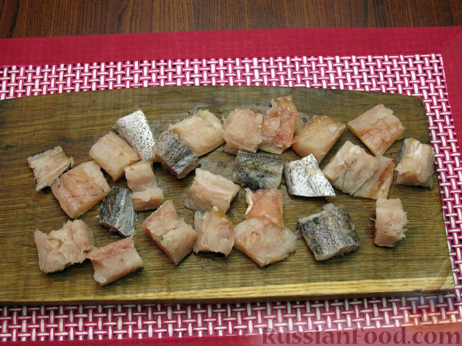 Фото приготовления рецепта: Рыба, тушенная с картошкой, баклажанами и кабачками - шаг №12