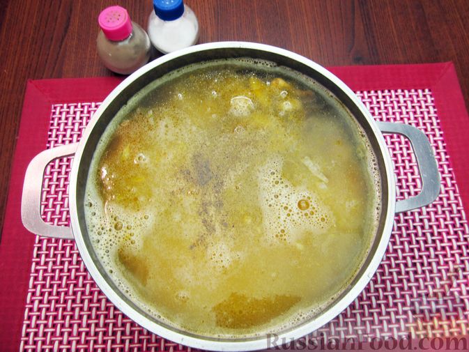 Фото приготовления рецепта: Сырный суп с шампиньонами - шаг №10