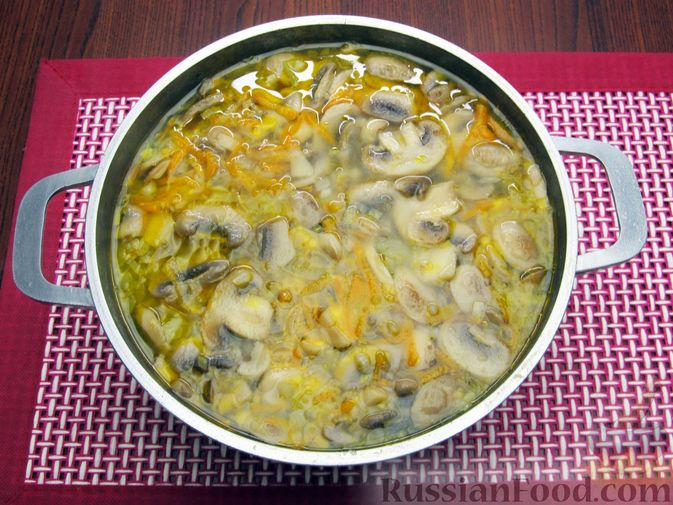Фото приготовления рецепта: Сырный суп с шампиньонами - шаг №11