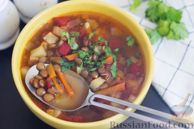 Фото приготовления рецепта: Овощной суп с чечевицей - шаг №9