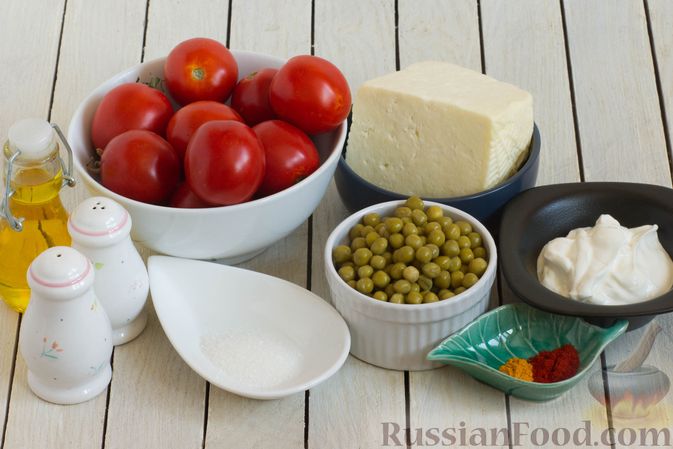Фото приготовления рецепта: Томатный суп с горошком и адыгейским сыром - шаг №1