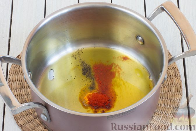 Фото приготовления рецепта: Томатный суп с горошком и адыгейским сыром - шаг №5