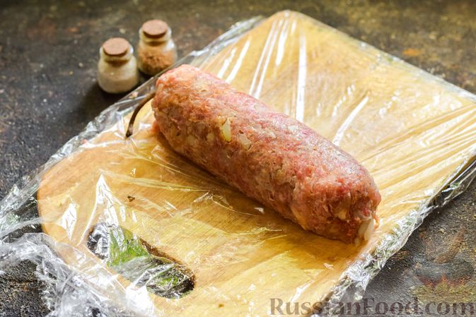 Фото приготовления рецепта: Баклажаны с сырной начинкой, в "шубке" из мясного фарша (в духовке) - шаг №14