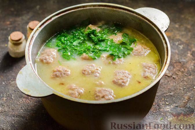 Фото приготовления рецепта: Сливочный суп  с мясными фрикадельками - шаг №15