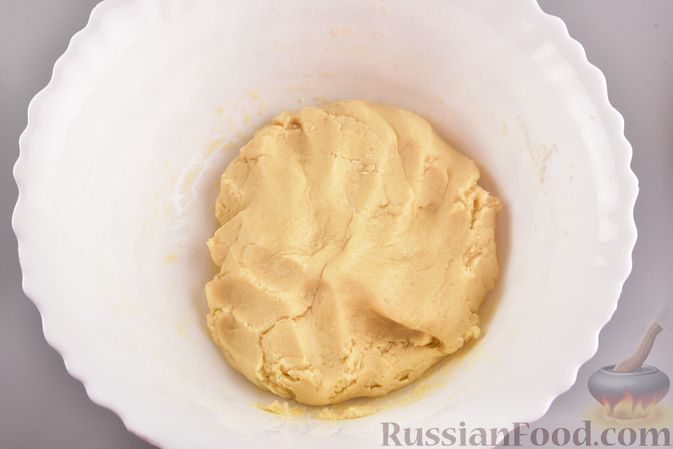 Фото приготовления рецепта: Песочное печенье в корично-сахарной обсыпке (сникердудль) - шаг №6