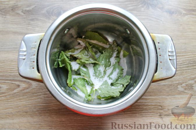 Фото приготовления рецепта: Солёные волнушки (на зиму) - шаг №6