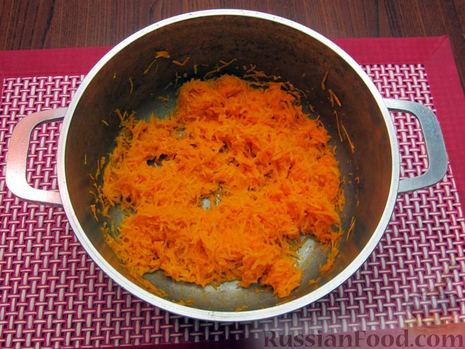Фото приготовления рецепта: Манная каша с морковью - шаг №3
