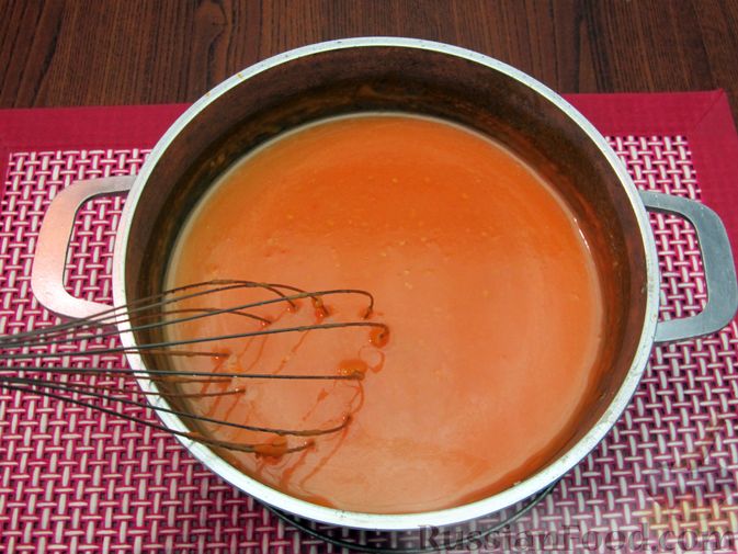 Фото приготовления рецепта: Томатный суп с куриной печенью - шаг №7