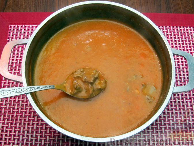 Фото приготовления рецепта: Томатный суп с куриной печенью - шаг №13