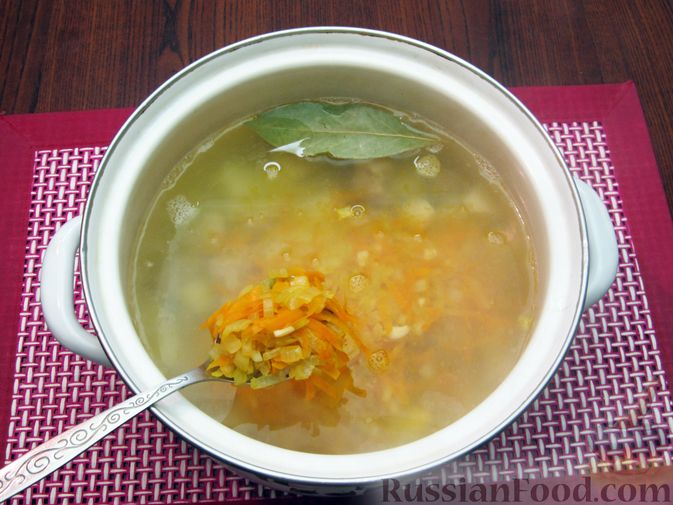 Фото приготовления рецепта: Суп из свинины с пшеном и помидорами - шаг №12