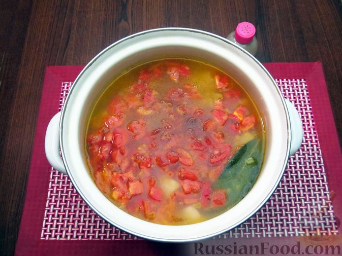 Фото приготовления рецепта: Суп из свинины с пшеном и помидорами - шаг №16